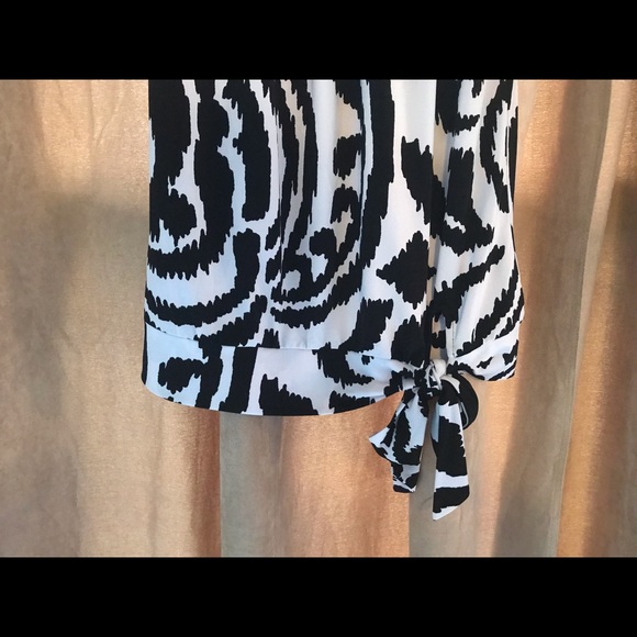 White House Black Market top - Picture 3 of 3